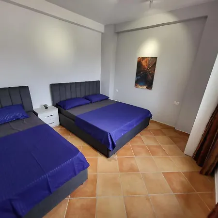 Julia's In Golem (Tirana)