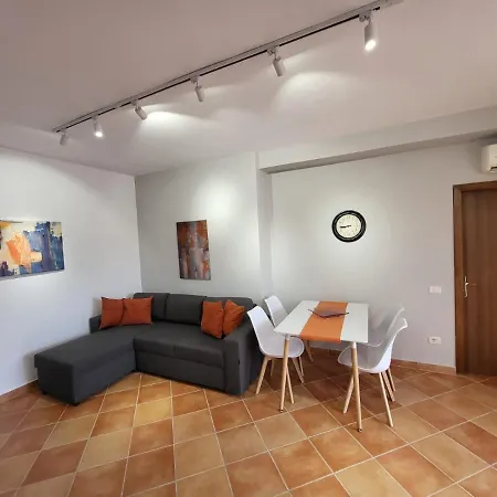 Julia's In * Golem (Tirana)