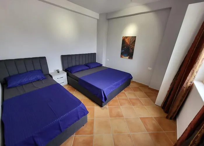 Julia's In Golem (Tirana)