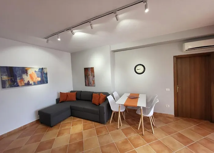 Julia's In * Golem (Tirana)